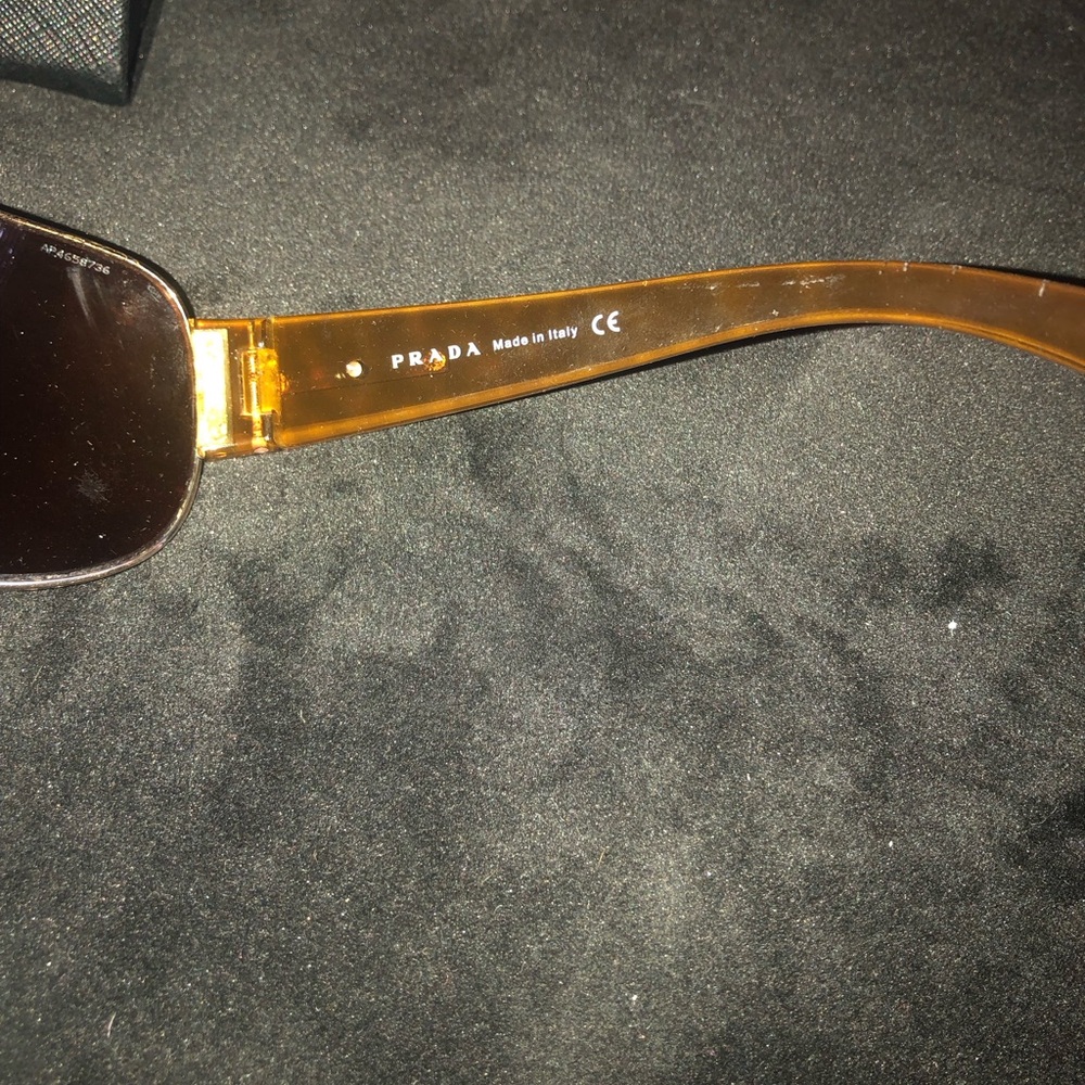Nwot gorgeous aviator Prada sunglasses and no brand hard case